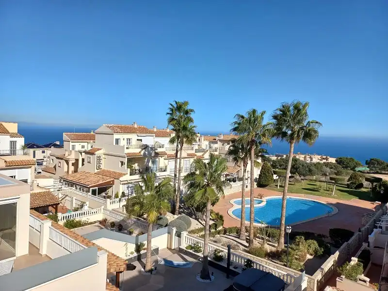 Außenansicht von Haus oder Chalet zum Verkauf in Santa Pola mit Klimaanlage, Privatgarten und Möbliert
