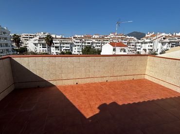 Maison mitoyenne avec balcon à vendre à Nueva Andalucía