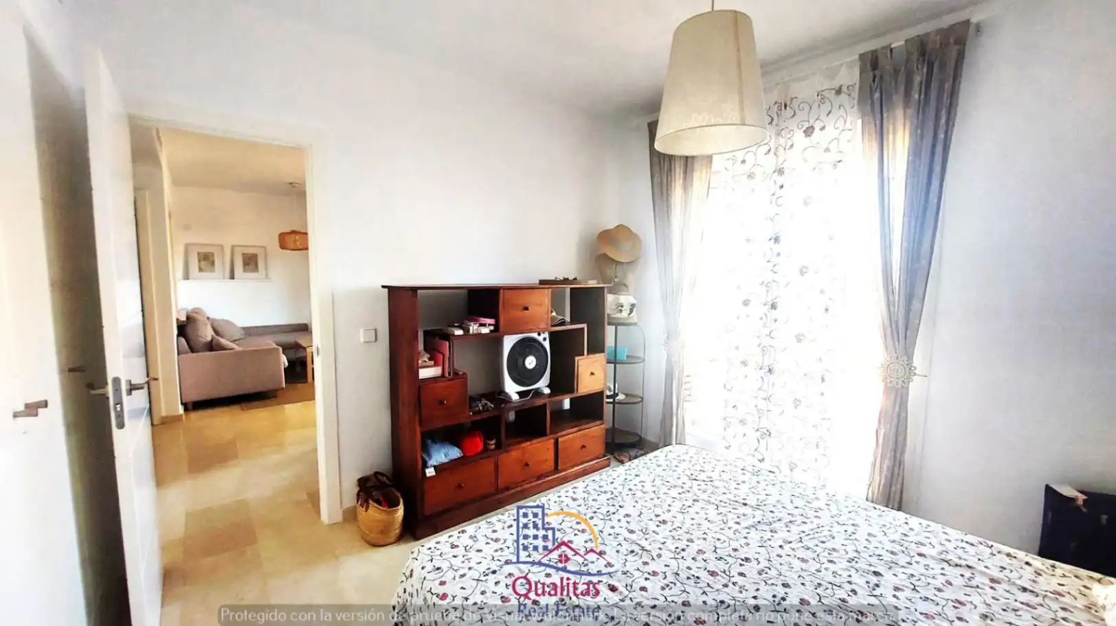 Schlafzimmer von Dachboden zur Miete in Oliva mit Klimaanlage, Heizung und Privatgarten