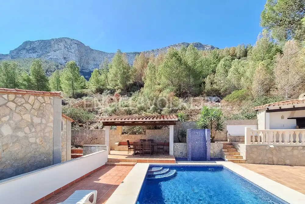 Vista exterior de Casa o xalet en venda en Dénia amb Aire condicionat, Calefacció i Jardí privat