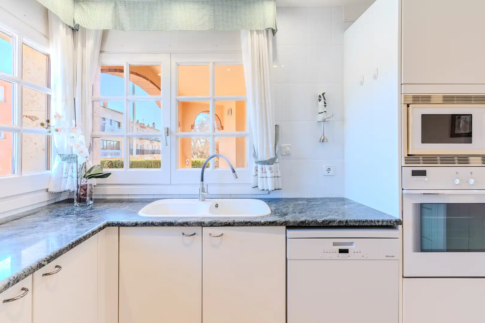 Cuina de Casa o xalet en venda en Palafrugell amb Aire condicionat, Jardí privat i Terrassa