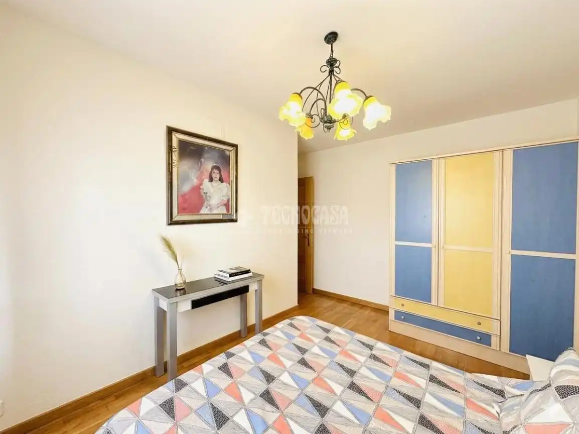 Schlafzimmer von Wohnung zum Verkauf in Cuenca mit Privatgarten, Terrasse und Balkon