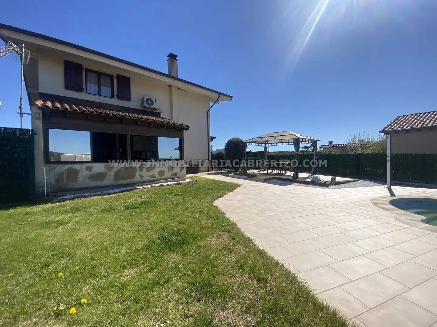 Vista exterior de Casa o chalet en venta en Olóriz / Oloritz con Aire acondicionado, Calefacción y Jardín privado