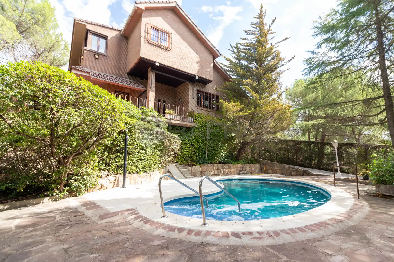Piscina de Casa o xalet en venda en Torrelodones amb Calefacció, Jardí privat i Parquet