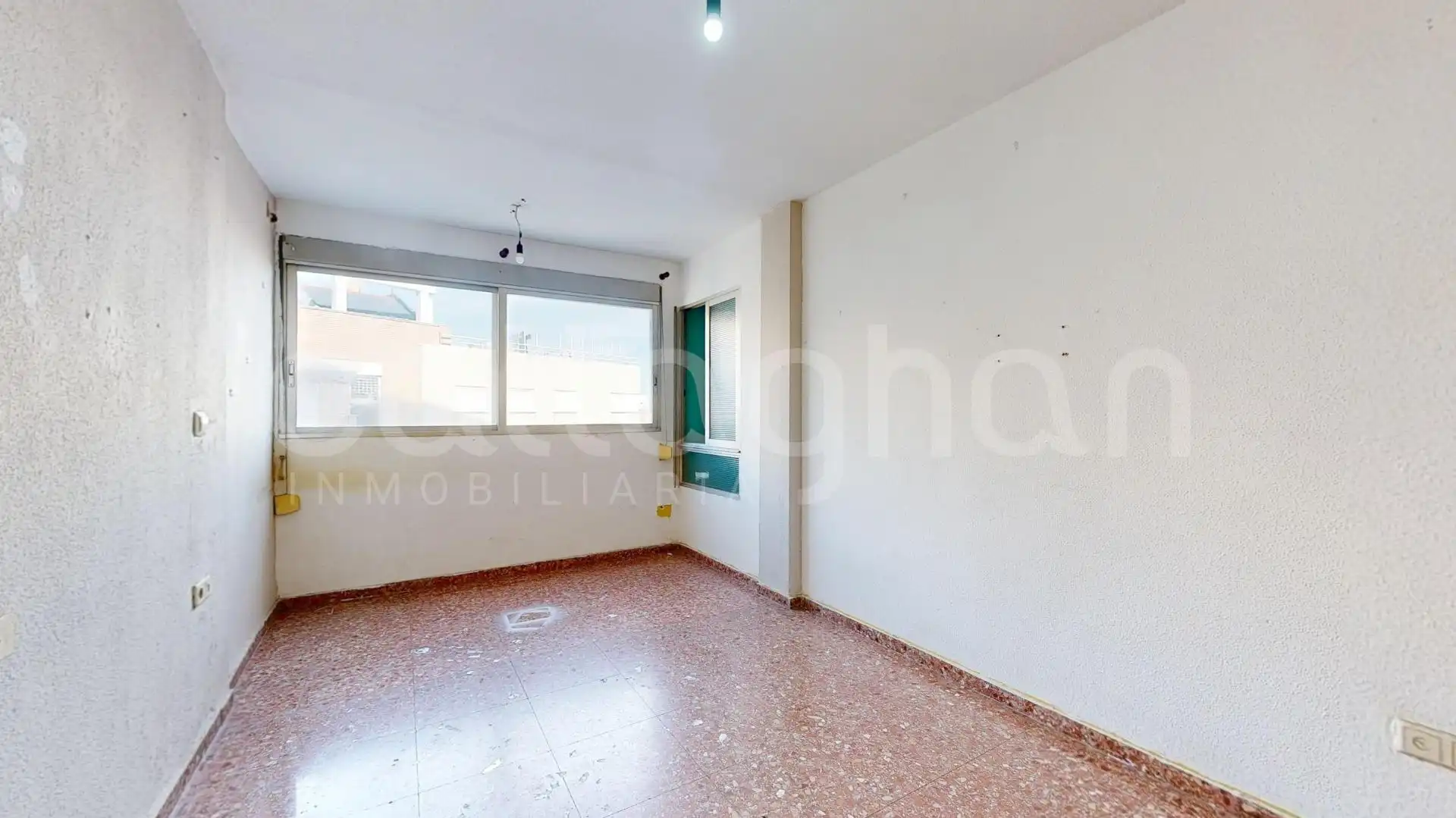 Flat for sale in Valencia  with Balcony