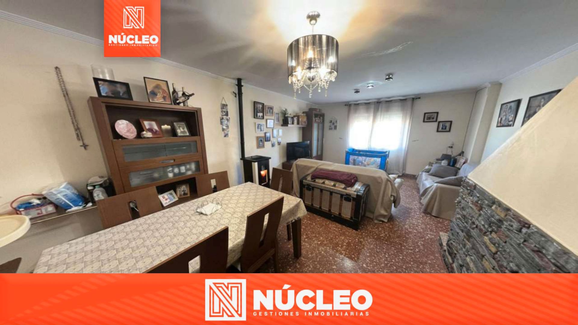 Exterior view of Single-family semi-detached for sale in Requena  with Heating, Terrace and Furnished
