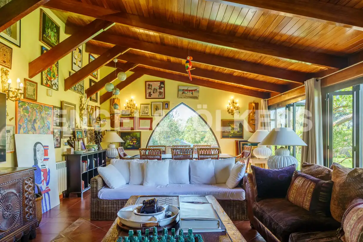 Sala d'estar de Casa o xalet en venda en Gijón  amb Calefacció, Parquet i Terrassa