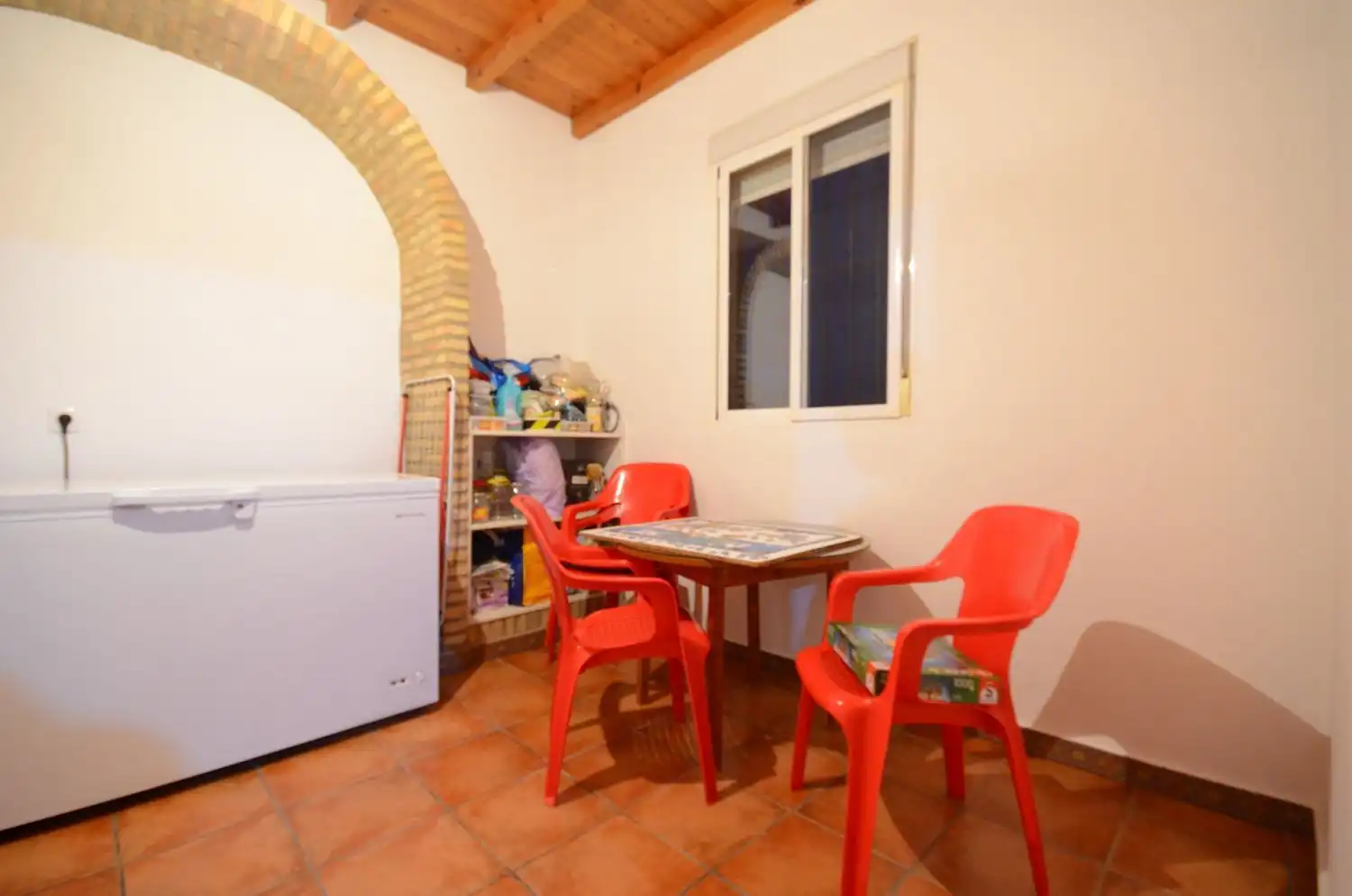 Cuina de Finca rústica en venda en La Palma del Condado amb Aire condicionat, Terrassa i Traster