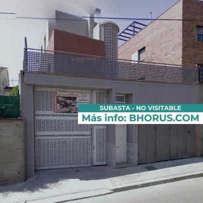 Vista exterior de Casa o xalet en venda en Parets del Vallès amb Jardí privat