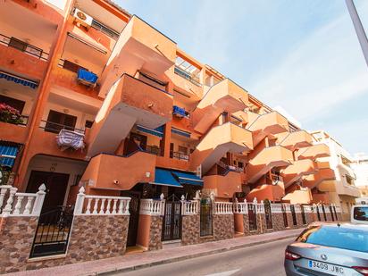 Vista exterior de Apartament en venda en Torrevieja amb Calefacció, Terrassa i Moblat