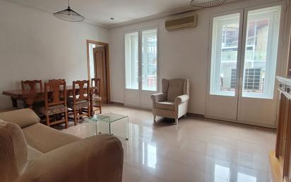 Living room of Flat to rent in  Madrid Capital  with Air Conditioner, Heating and Furnished