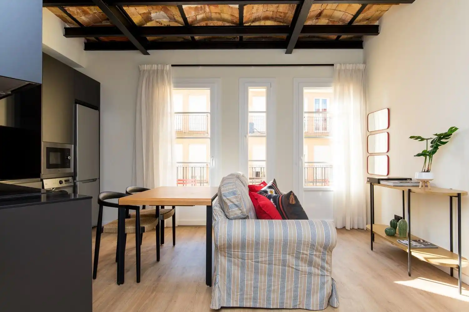 Living room of Flat for rent in Zaragoza  with Air Conditioner, Heating and Balcony