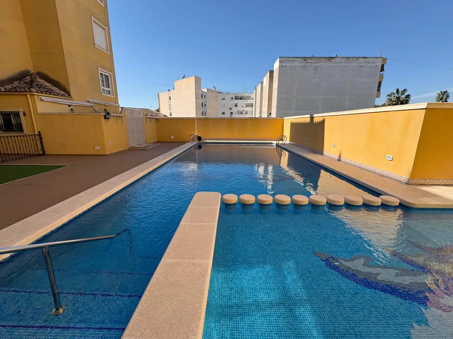 Piscina de Apartament en venda en Almoradí amb Aire condicionat, Traster i Piscina comunitària