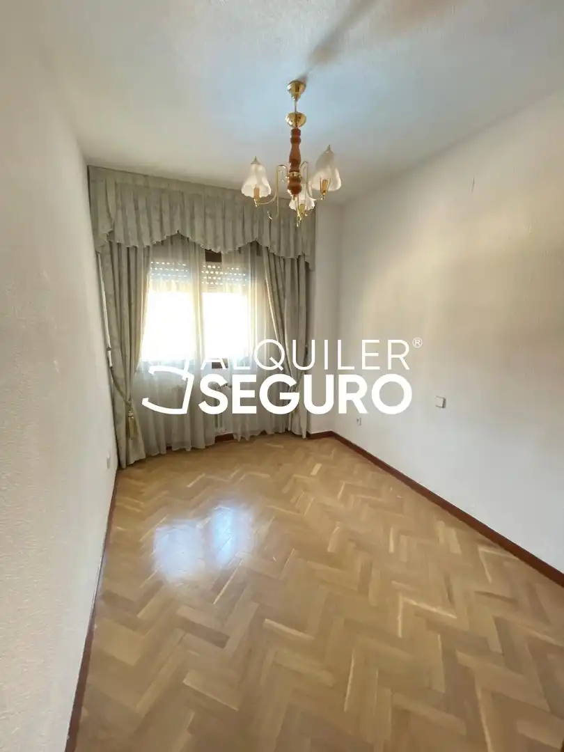 Bedroom of Flat for rent in Madrid  with Air Conditioner, Heating and Swimming Pool