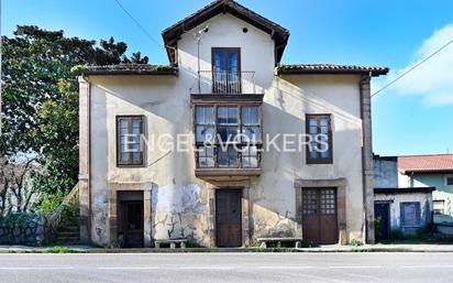 Vista exterior de Casa o xalet en venda en Villaescusa (Cantabria) amb Aire condicionat, Calefacció i Jardí privat