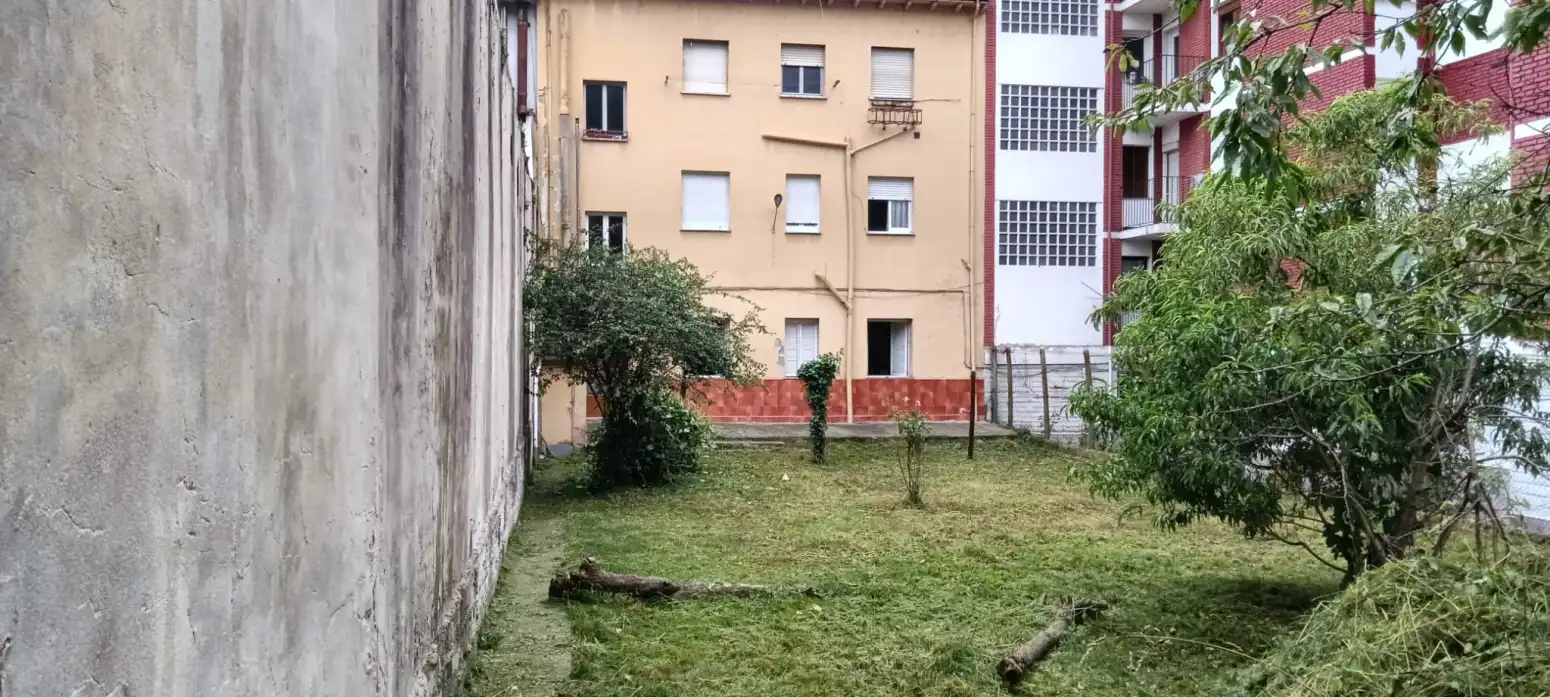 Vista exterior de Pis en venda en Mieres (Asturias) amb Calefacció i Jardí privat