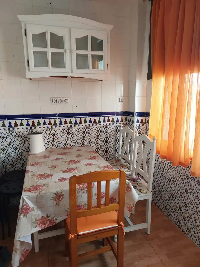 Cocina de Apartamento de alquiler en Algeciras con Amueblado y Piscina comunitaria