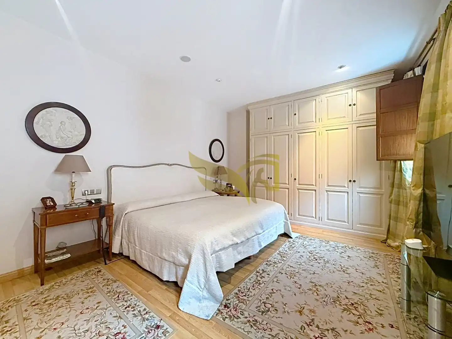 Schlafzimmer von Einfamilien-Reihenhaus zum Verkauf in Sevilla mit Klimaanlage, Heizung und Privatgarten