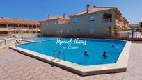 Piscina de Casa adosada en venda en La Manga del Mar Menor amb Aire condicionat, Terrassa i Balcó