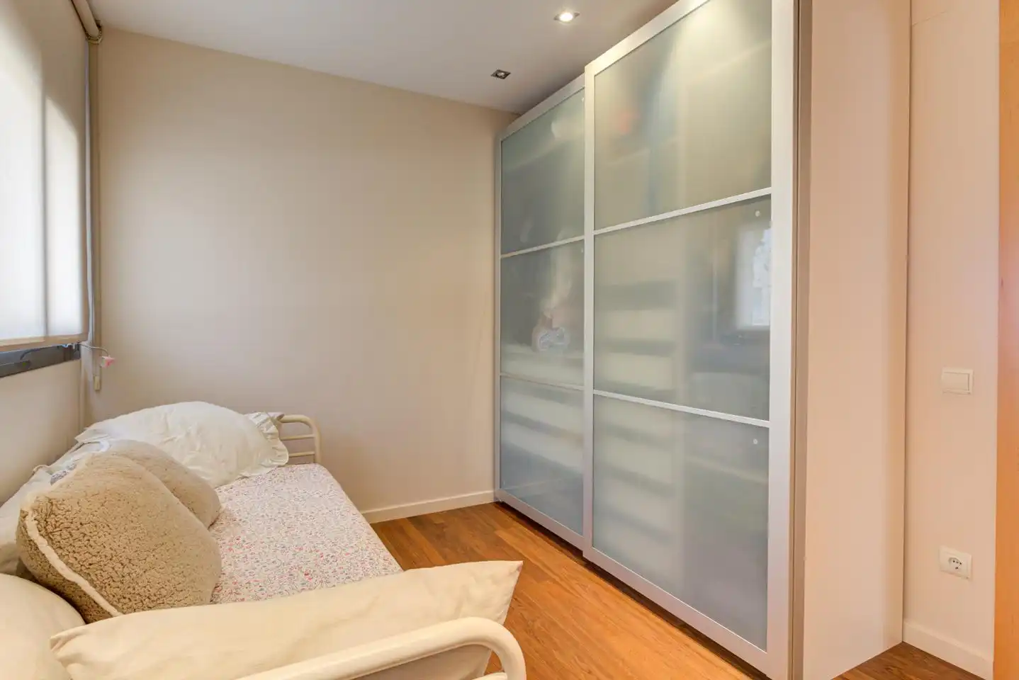 Schlafzimmer von Haus oder Chalet zum Verkauf in Castelldefels mit Klimaanlage, Heizung und Privatgarten