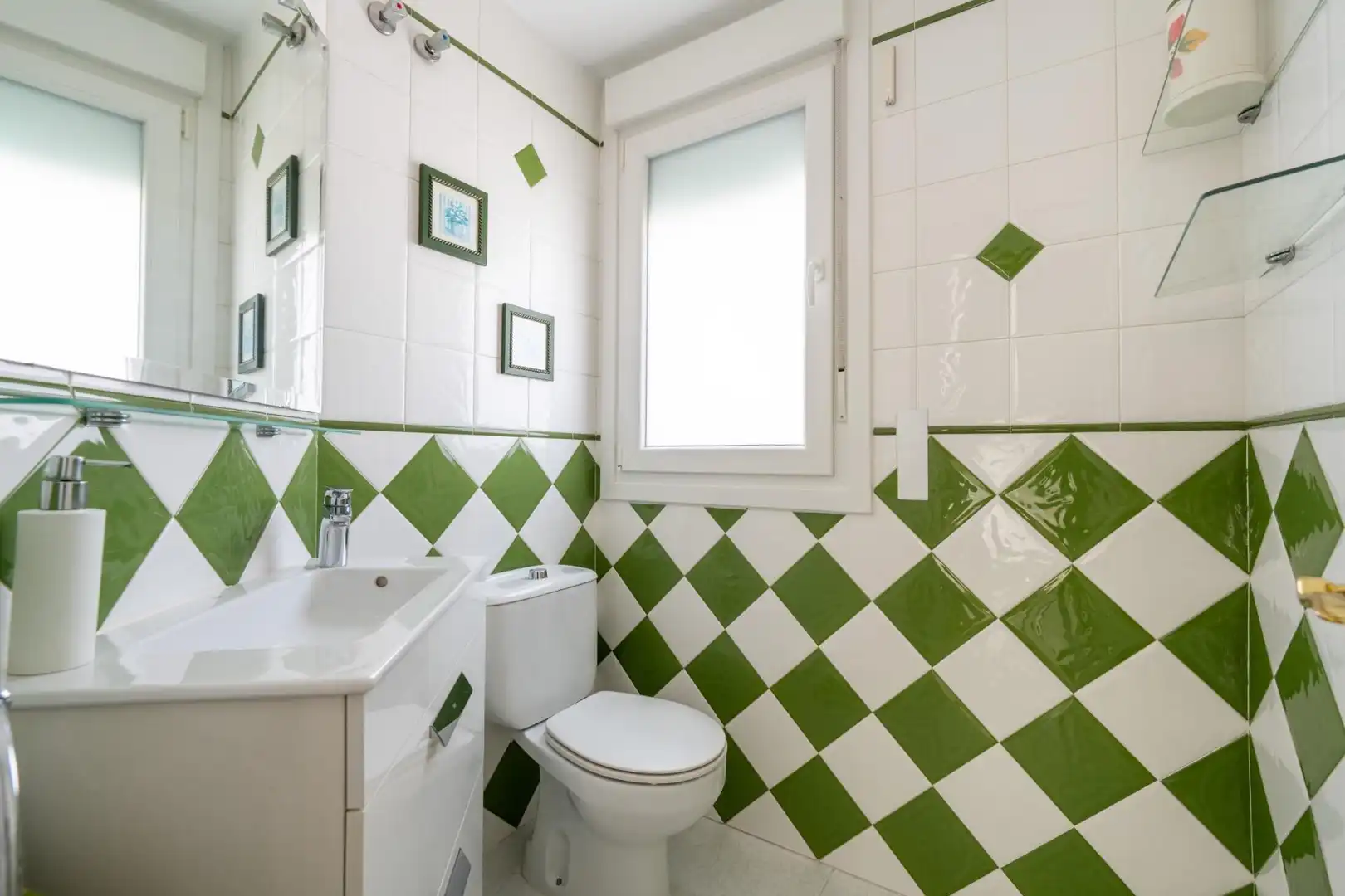 Baño de Casa adosada en venta en Almería con Aire acondicionado, Terraza y Trastero