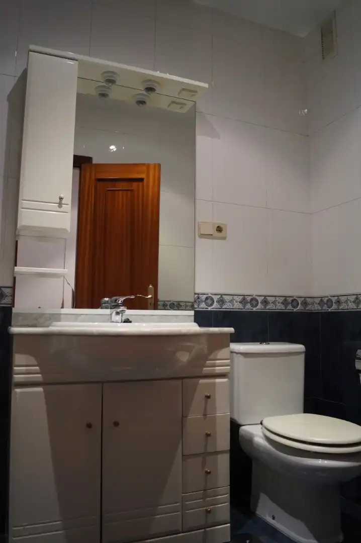 Baño de Ático en venta en Boiro con Calefacción, Parquet y Trastero
