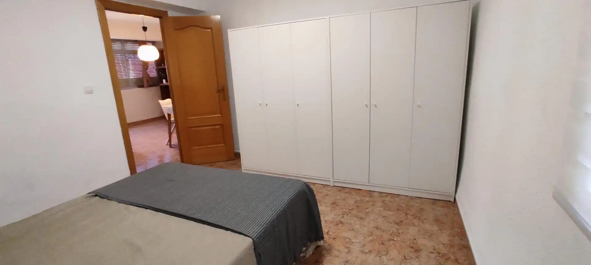 Schlafzimmer von Wohnung zur Miete in Valencia mit Balkon