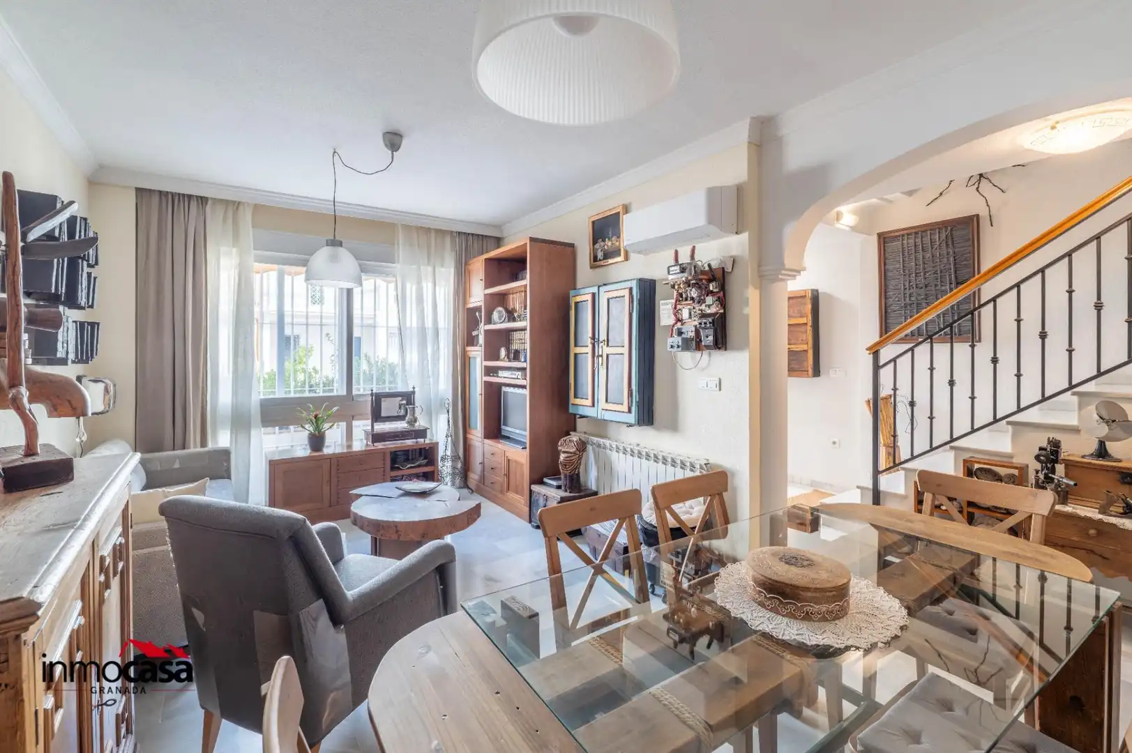 Wohnzimmer von Einfamilien-Reihenhaus zum Verkauf in Granada mit Klimaanlage