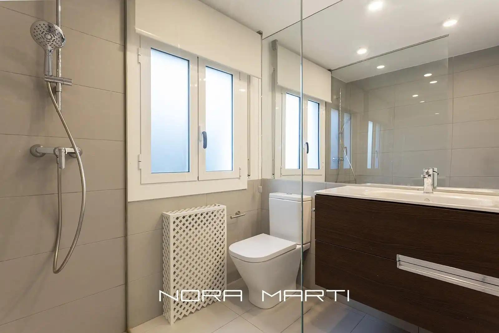 Baño de Casa o chalet en venta en Sant Just Desvern con Aire acondicionado, Calefacción y Jardín privado