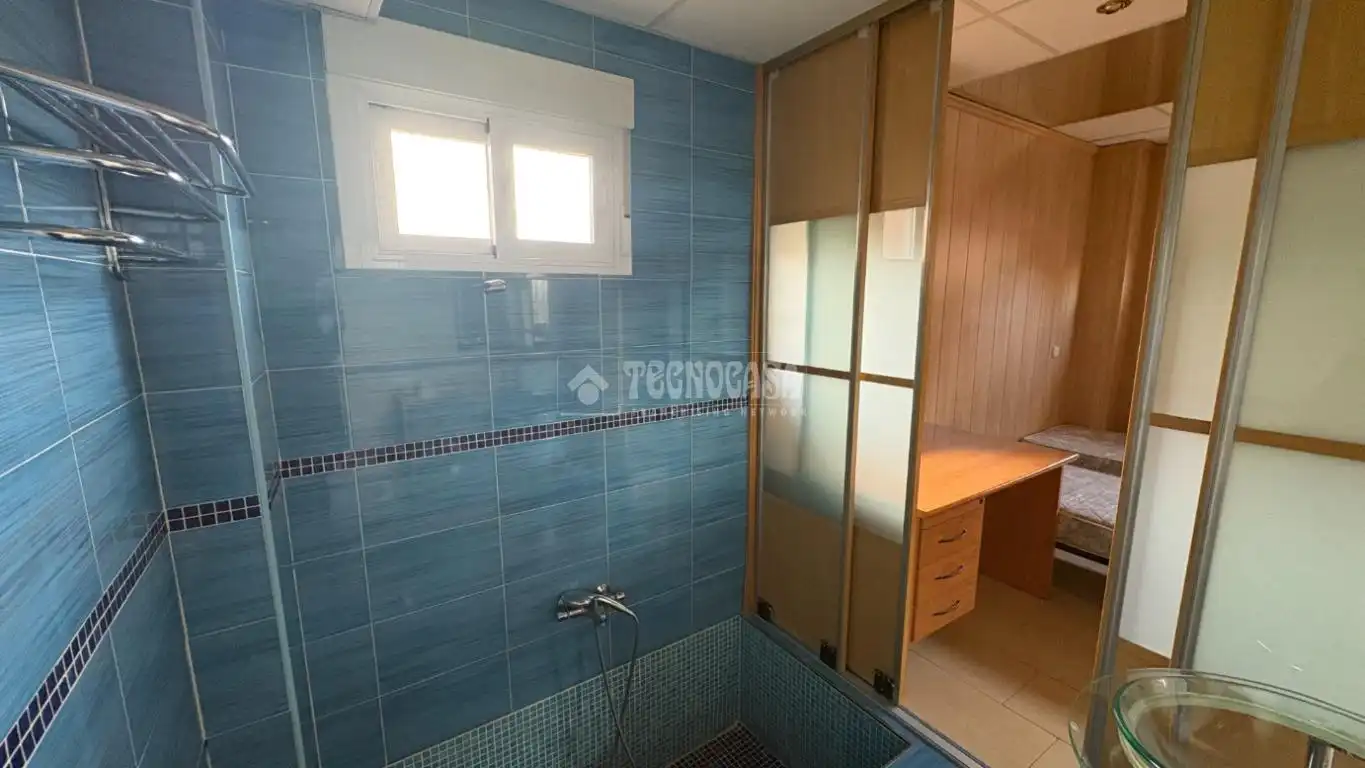 Baño de Piso en venta en Alcalá de Henares con Aire acondicionado