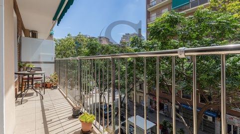 Gran piso en zona inmejorable. Amplio de 4 hab. exterior, vistas, balcón para mesa y sillas.