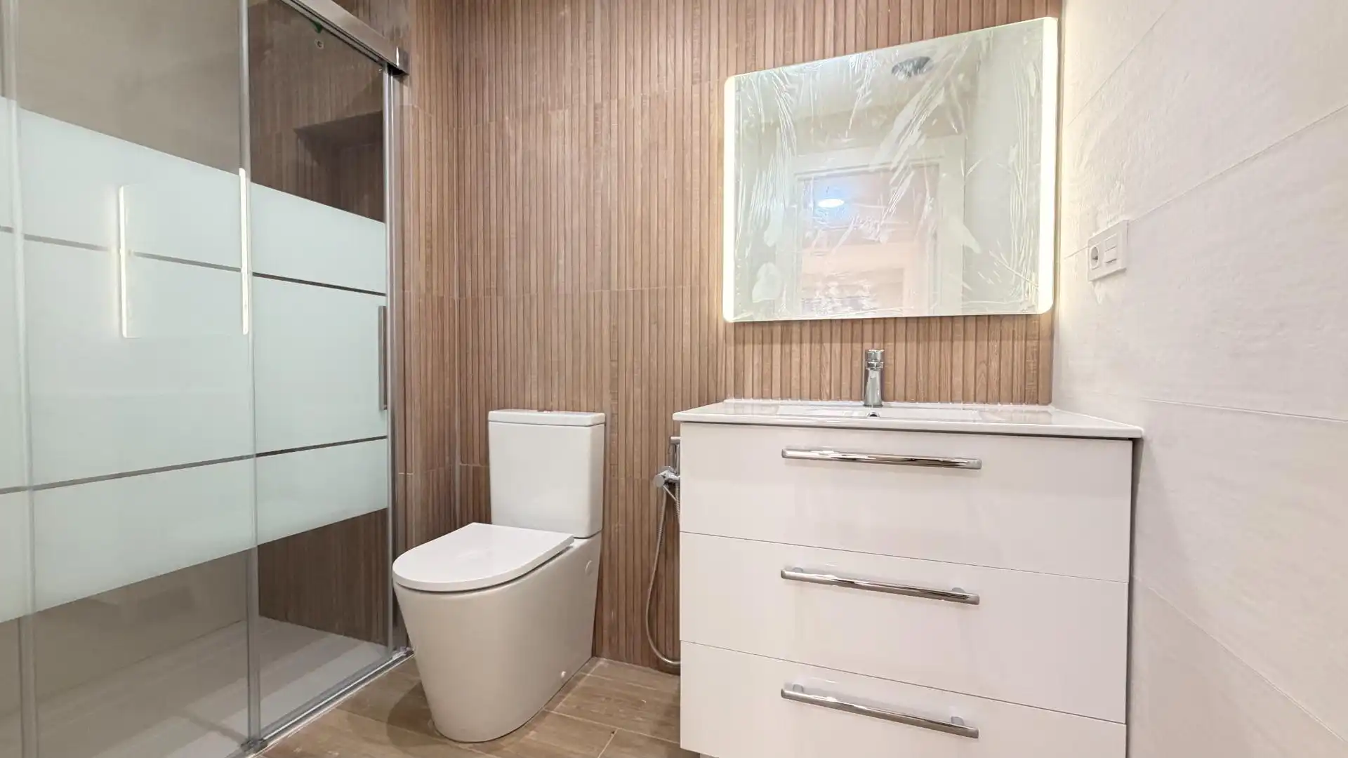 Badezimmer von Erdgeschoss zum Verkauf in Elche / Elx mit Klimaanlage