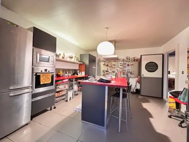 Küche von Wohnung zum Verkauf in Barcelona mit Klimaanlage, Privatgarten und Möbliert