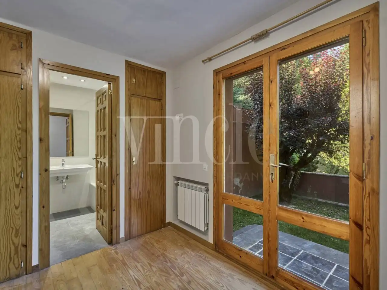 Bedroom of Detached homes for rent in Alp  with Heating and Parquet flooring