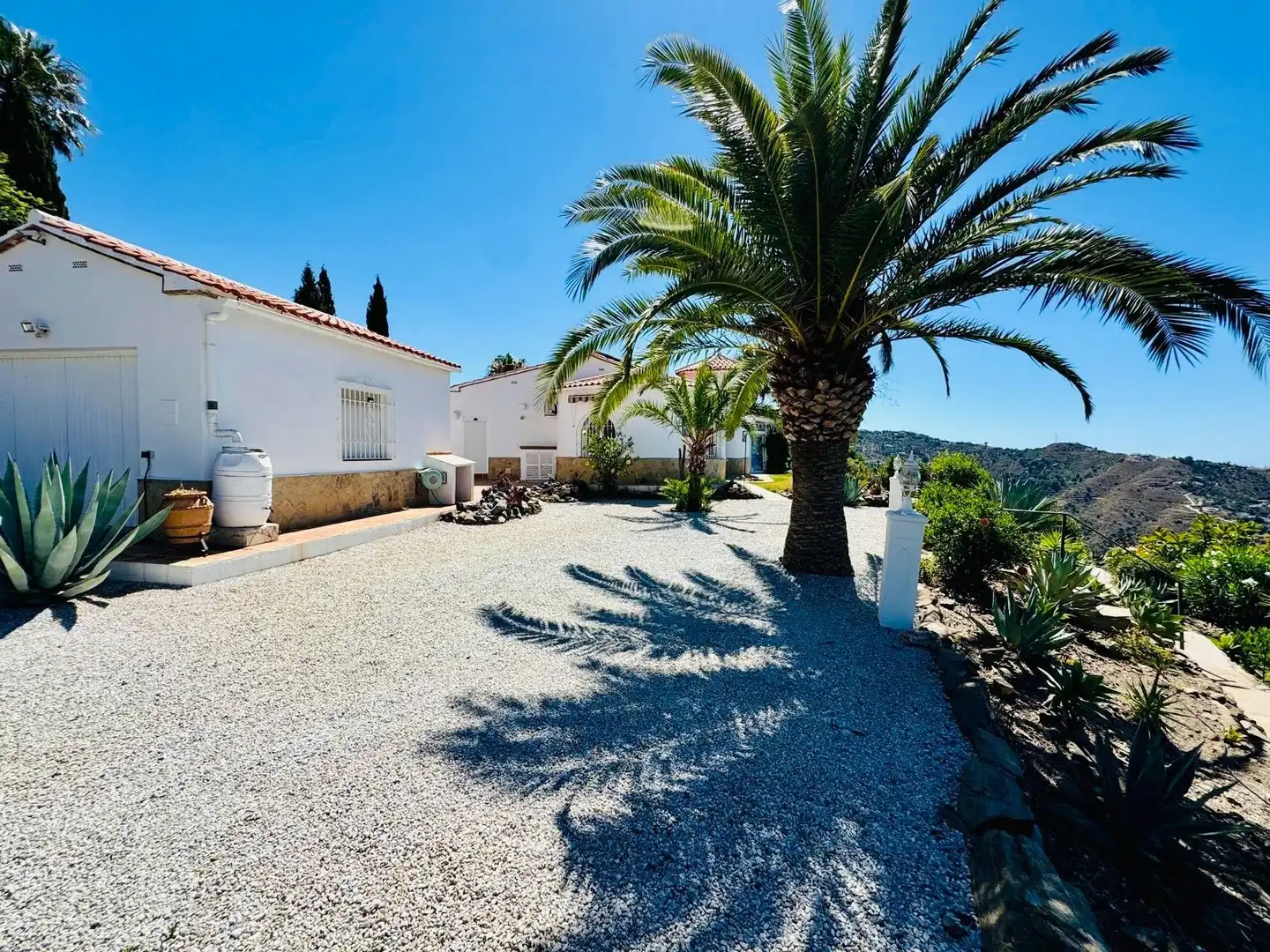 Vista exterior de Casa o xalet en venda en Arenas amb Aire condicionat, Jardí privat i Traster