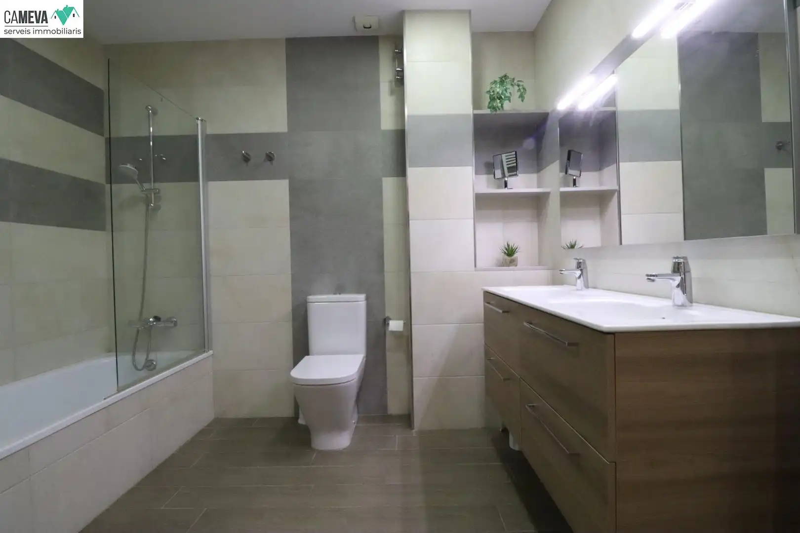 Bathroom of Flat for sale in Sabadell  with Heating, Parquet flooring and Terrace