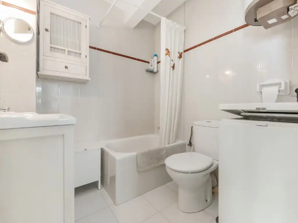 Baño de Apartamento en venta en El Campello con Aire acondicionado, Terraza y Amueblado