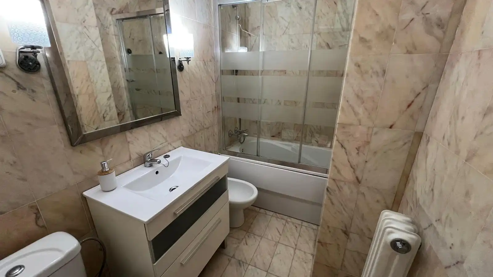 Bathroom of Flat for sale in Sabadell  with Air Conditioner, Heating and Terrace