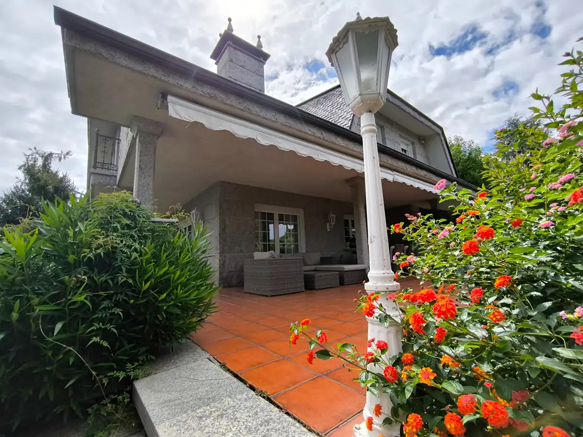 Terraza de Casa o chalet en venta en Vilagarcía de Arousa con Calefacción, Jardín privado y Parquet
