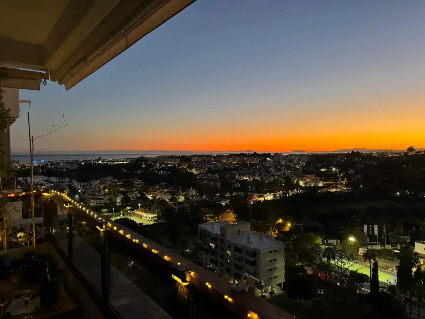 Außenansicht von Wohnung zur Miete in Marbella mit Klimaanlage, Schwimmbad und Möbliert
