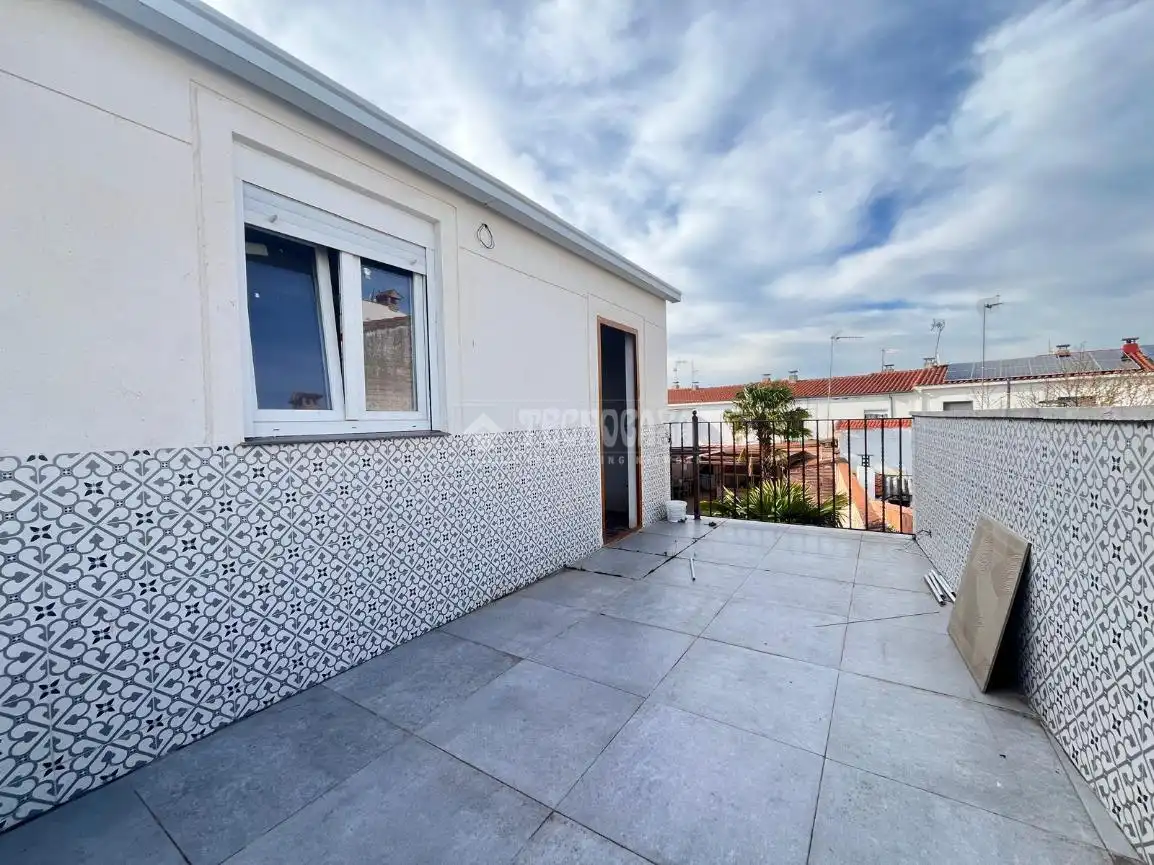 Vista exterior de Casa adosada en venta en Las Herencias con Calefacción, Piscina y Amueblado