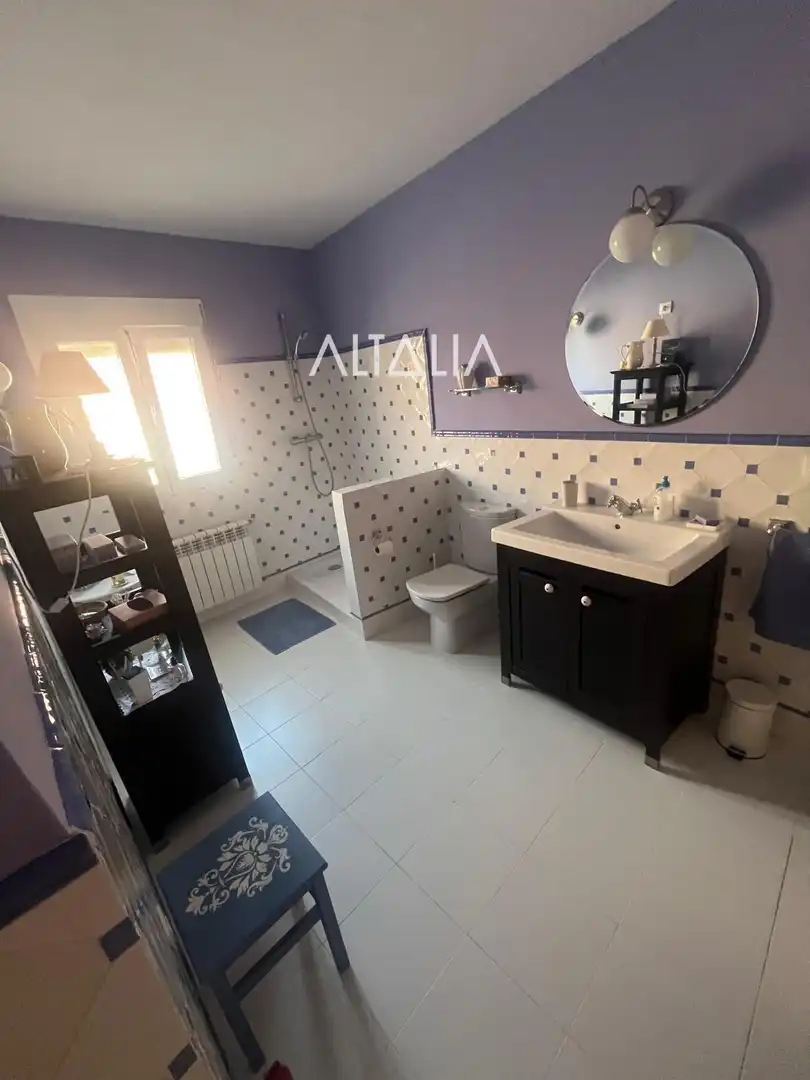 Bany de Casa o xalet en venda en Torrejoncillo del Rey amb Calefacció, Terrassa i Alarma