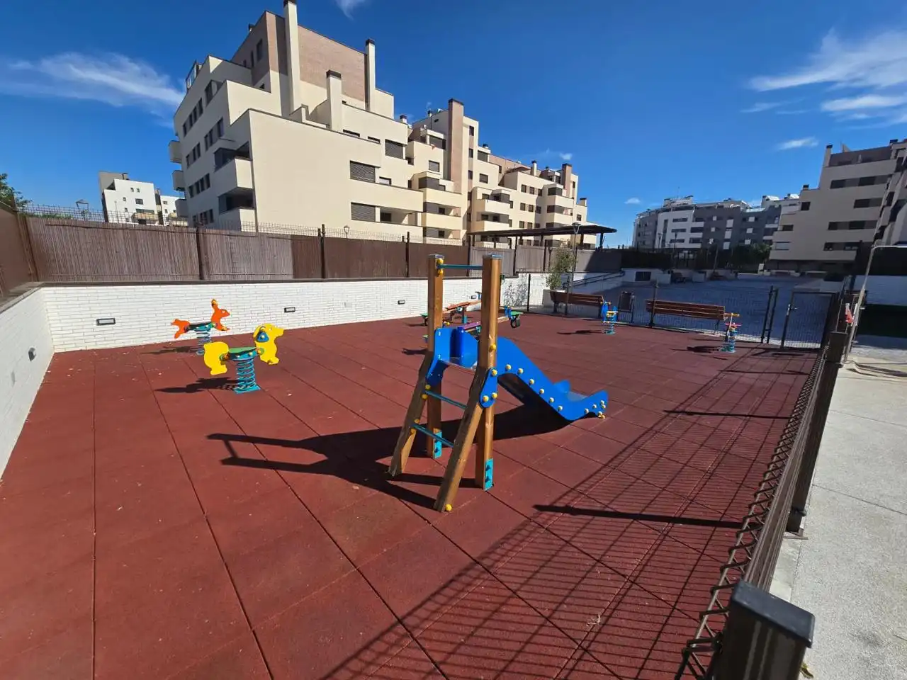 Terrassa de Pis en venda en Azuqueca de Henares amb Aire condicionat, Calefacció i Jardí privat