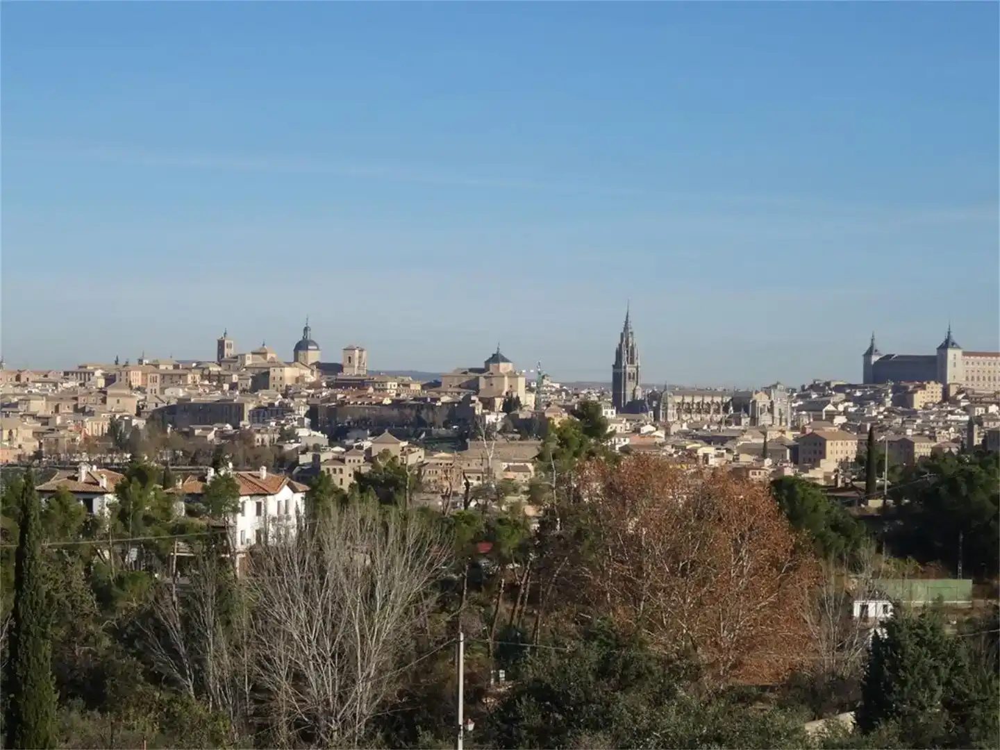 Vista exterior de Casa o xalet en venda en  Toledo Capital amb Piscina