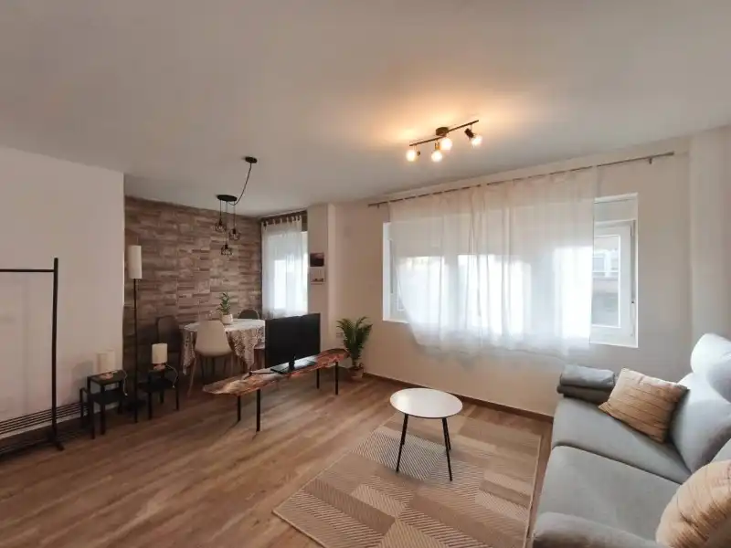 Wohnzimmer von Erdgeschoss zum Verkauf in Santander mit Privatgarten, Parkett und Möbliert