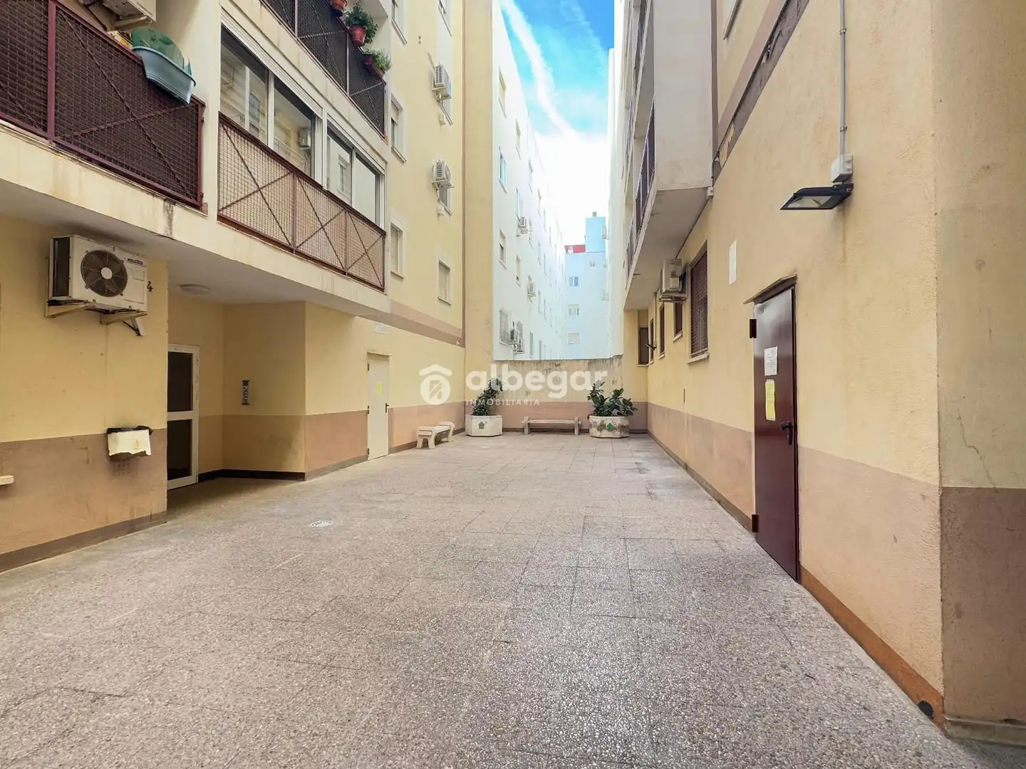 Exterior view of Flat for rent in Paterna  with Air Conditioner, Terrace and Furnished