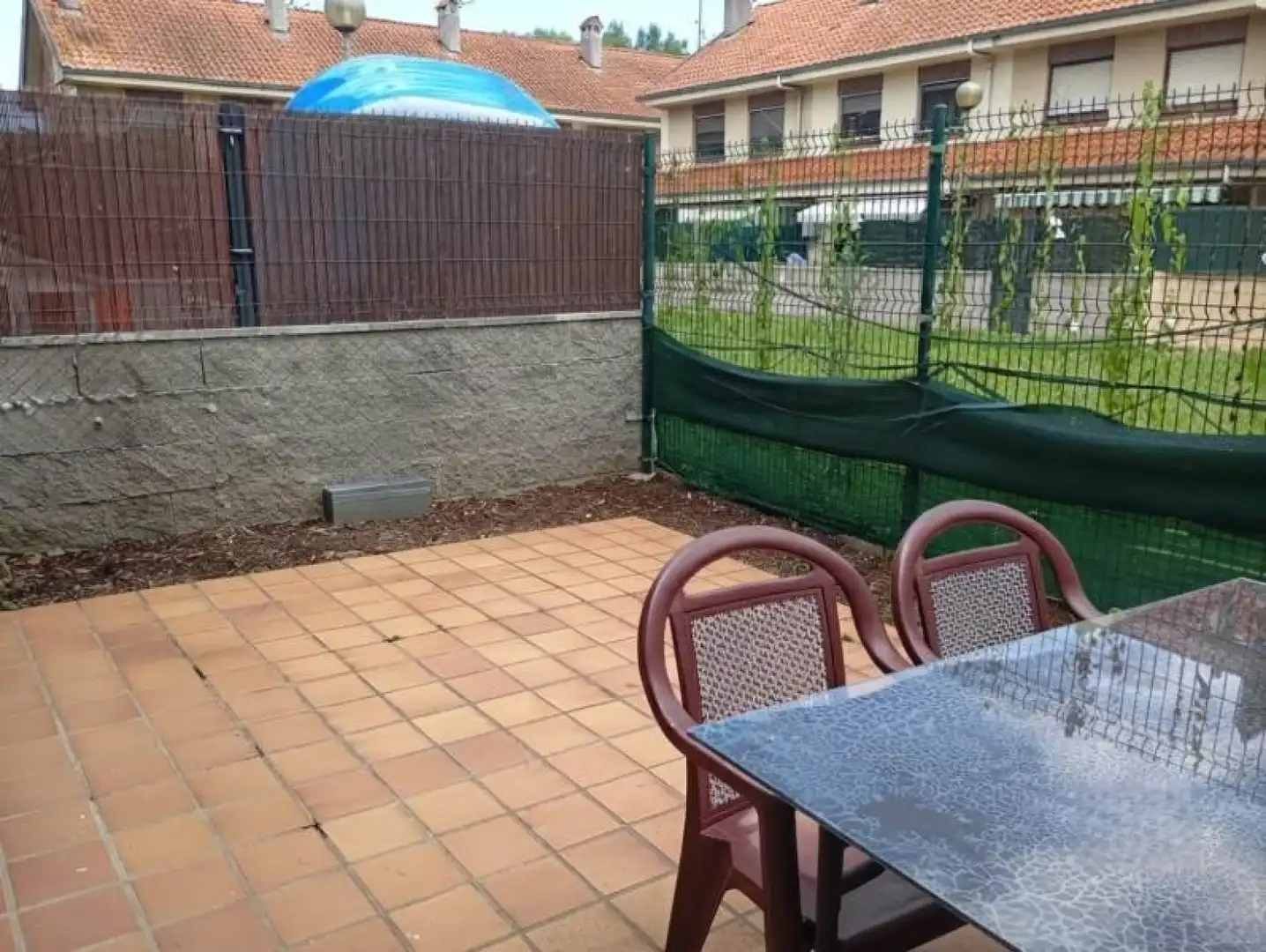 Terrasse von Einfamilien-Reihenhaus zum Verkauf in Reocín mit Heizung und Terrasse