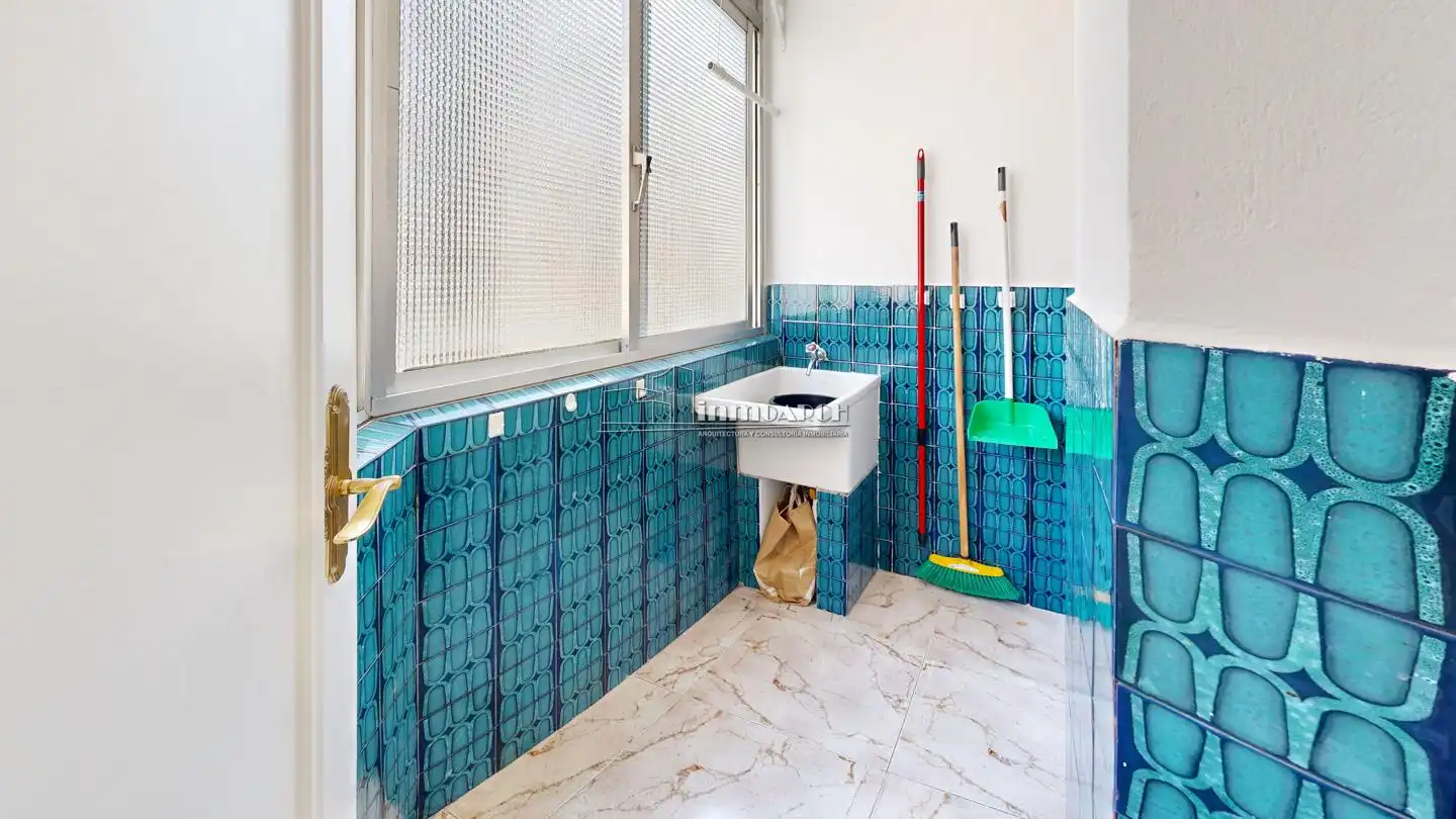Baño de Piso de alquiler en A Coruña Capital  con Amueblado