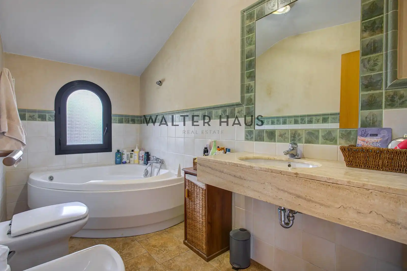 Bany de Casa o xalet en venda en Begur amb Jardí privat, Terrassa i Piscina