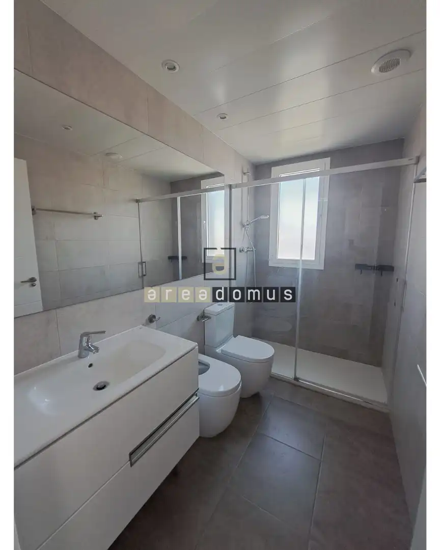 Baño de Piso en venta en Sant Feliu de Llobregat con Calefacción, Jardín privado y Piscina